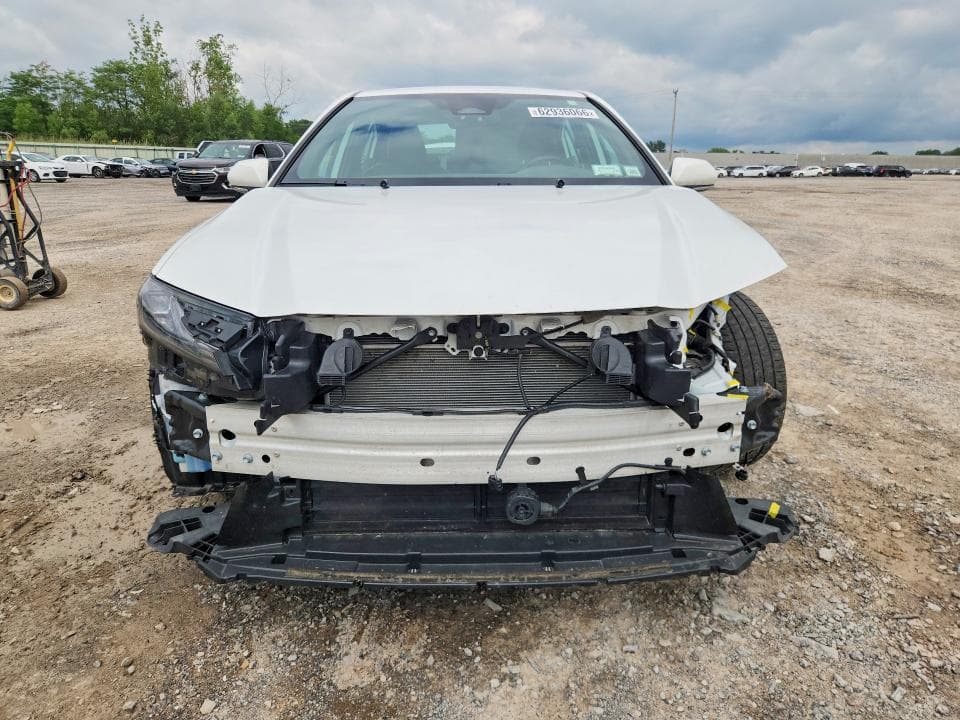 2025 TOYOTA CAMRY SE 5