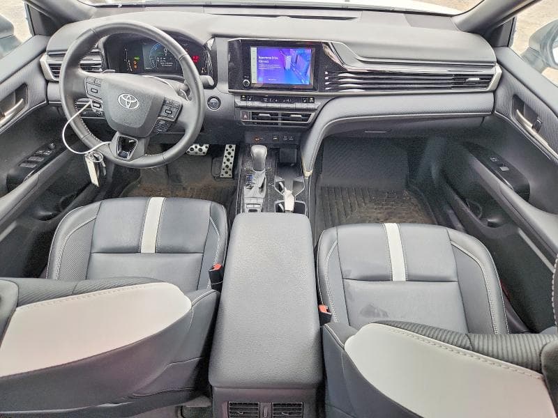2025 TOYOTA CAMRY SE 8