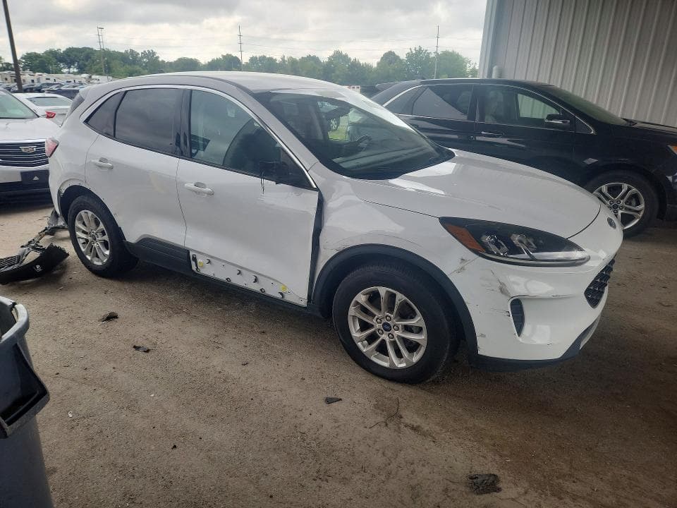 2021 FORD ESCAPE SE 4