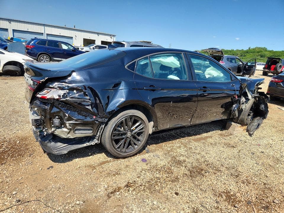 2025 TOYOTA CAMRY SE 3