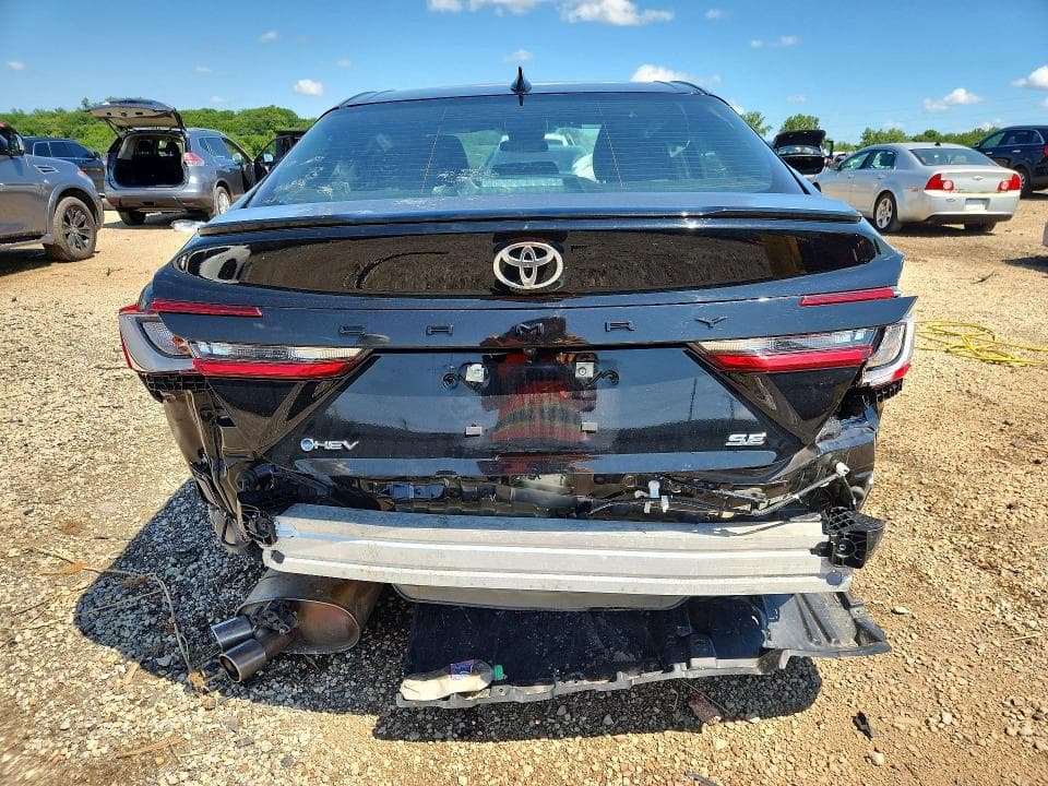 2025 TOYOTA CAMRY SE 6