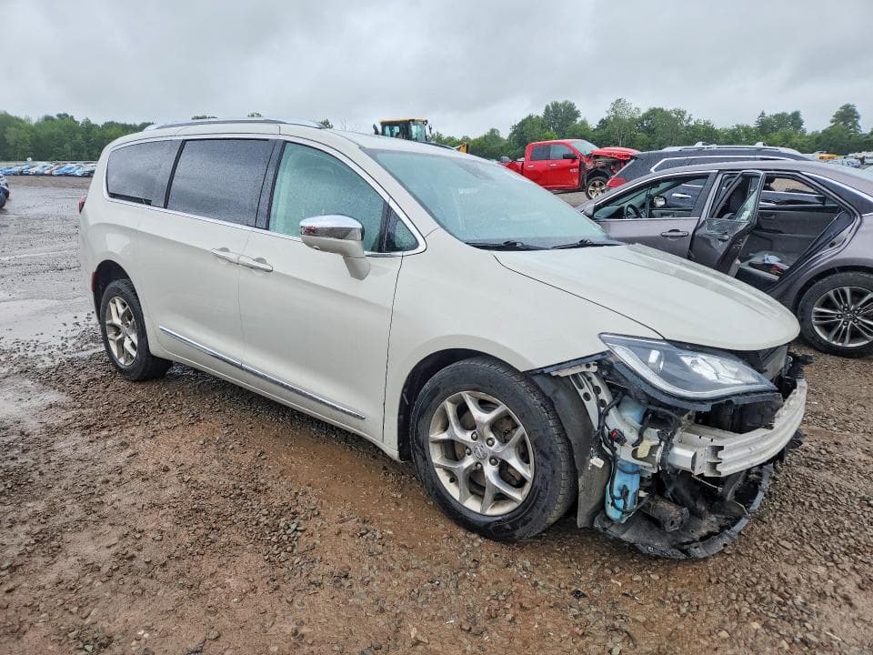 2019 CHRYSLER PACIFICA LIMITED 4