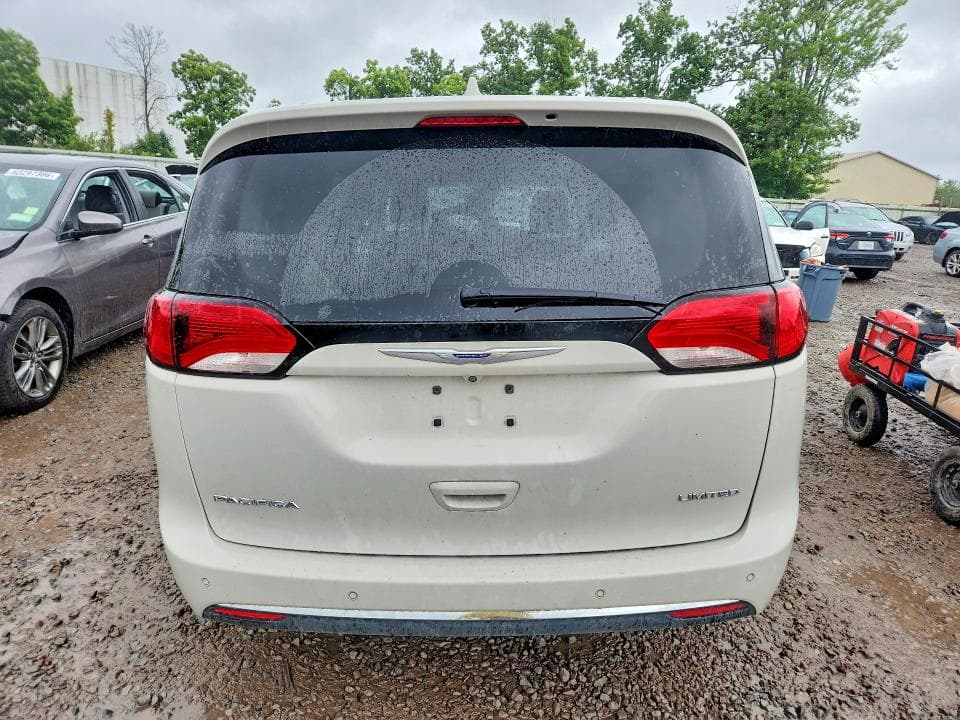 2019 CHRYSLER PACIFICA LIMITED 6