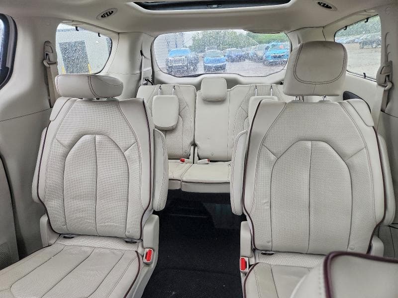 2019 CHRYSLER PACIFICA LIMITED 10