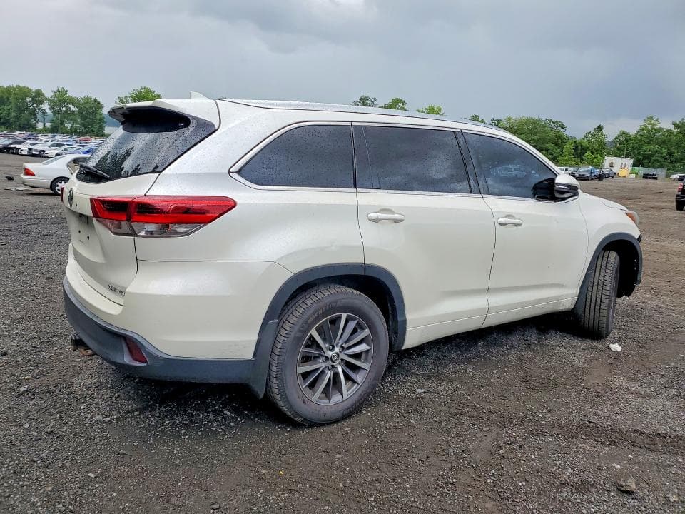 2017 TOYOTA HIGHLANDER XLE 3