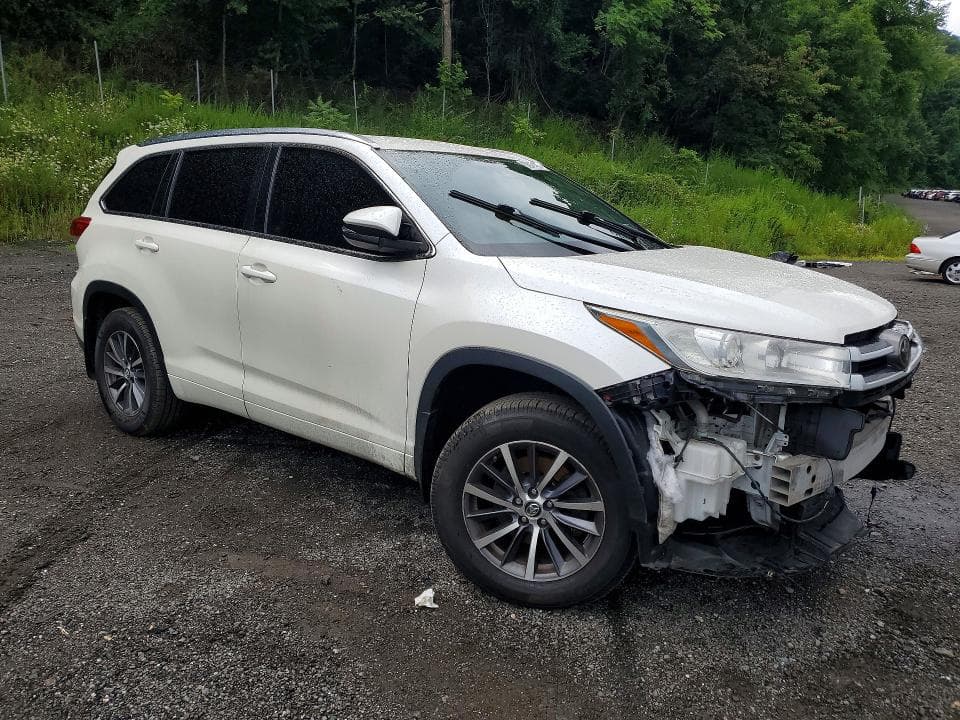 2017 TOYOTA HIGHLANDER XLE 4