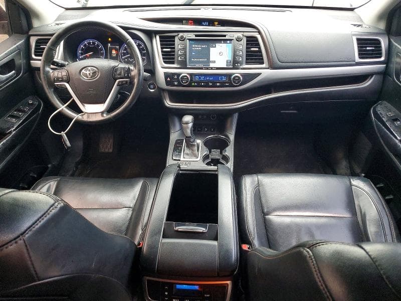2017 TOYOTA HIGHLANDER XLE 8