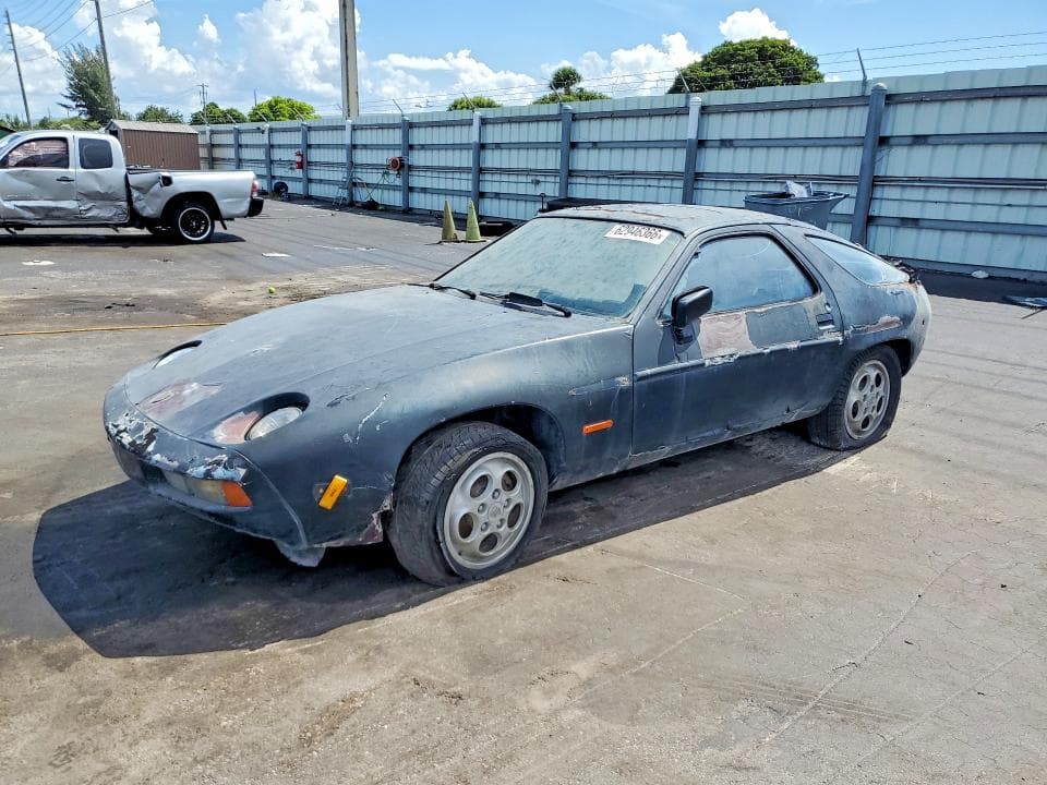 1983 PORSCHE 928 - 1