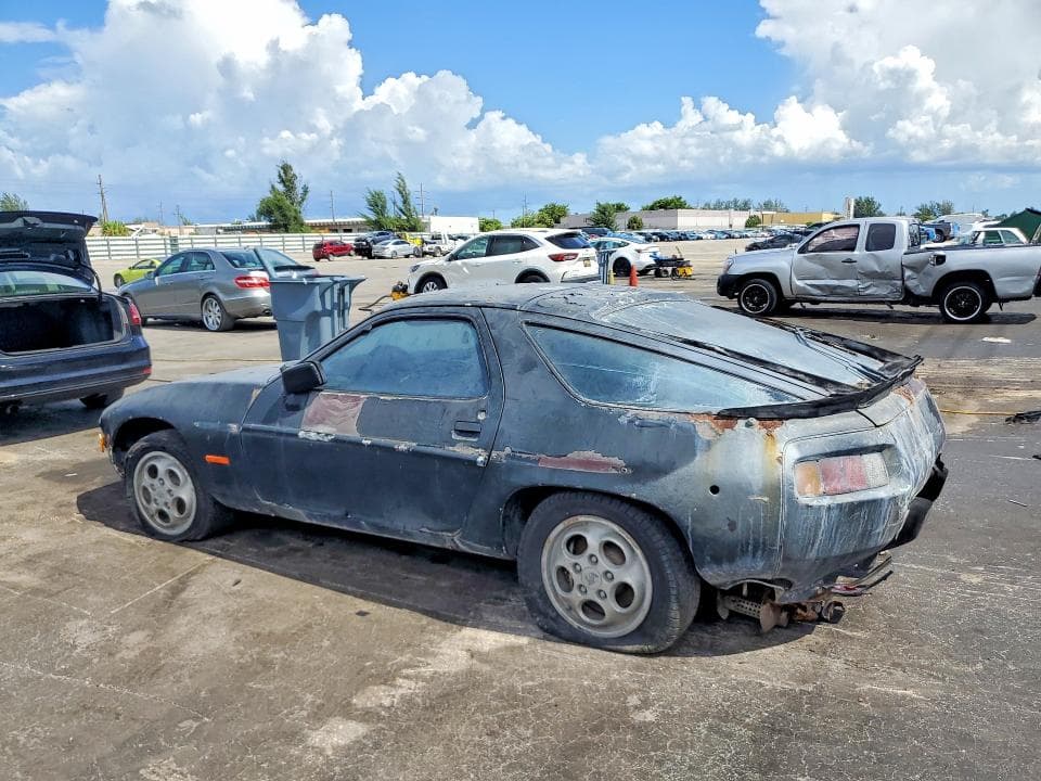 1983 PORSCHE 928 2