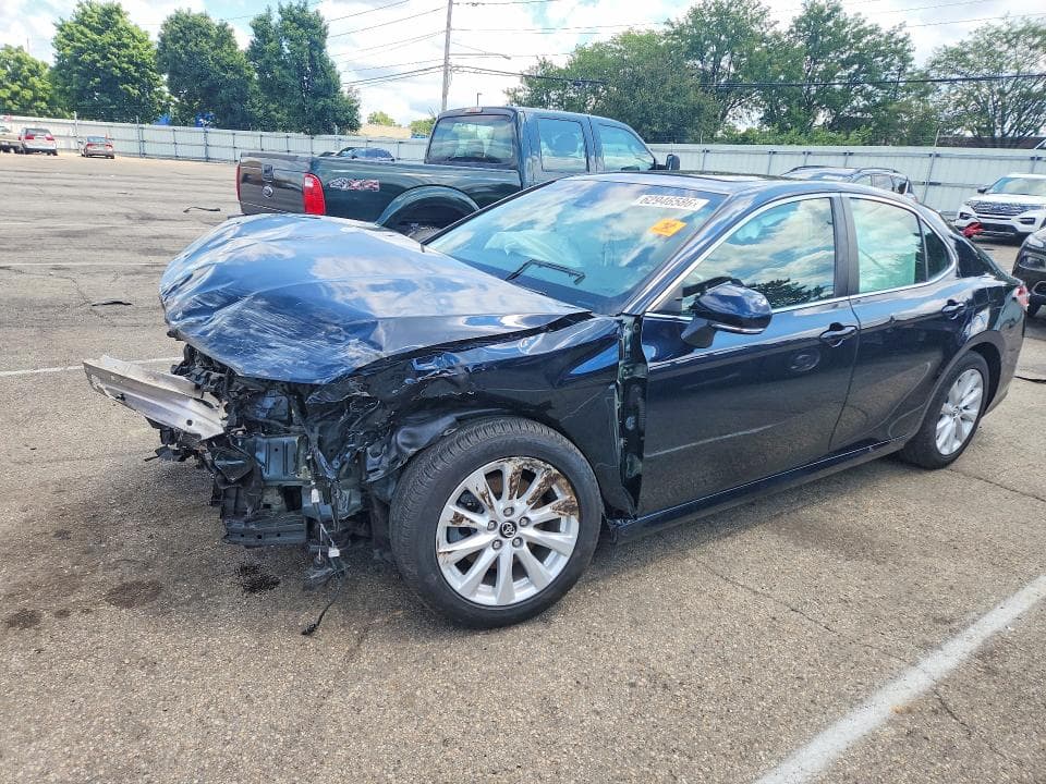 2019 TOYOTA CAMRY LE - 1