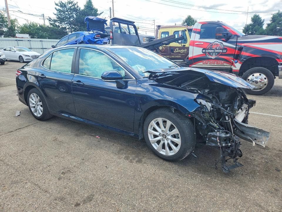 2019 TOYOTA CAMRY LE 4