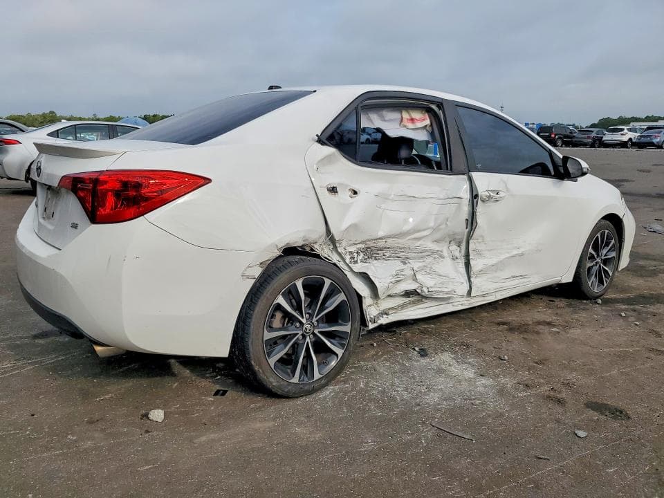 2017 TOYOTA COROLLA SE 3