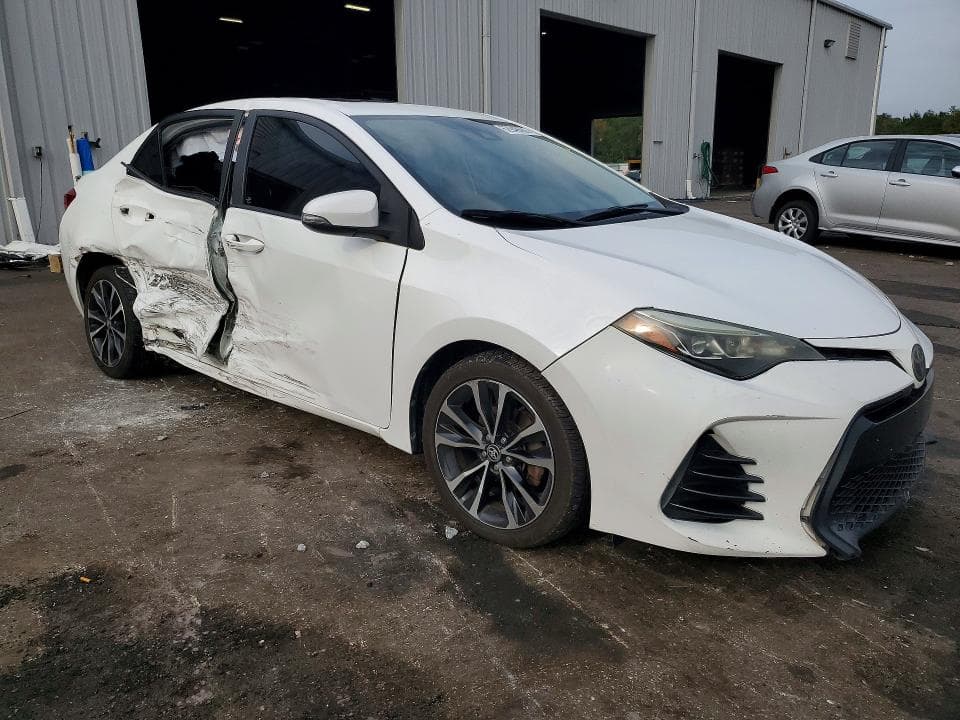 2017 TOYOTA COROLLA SE 4