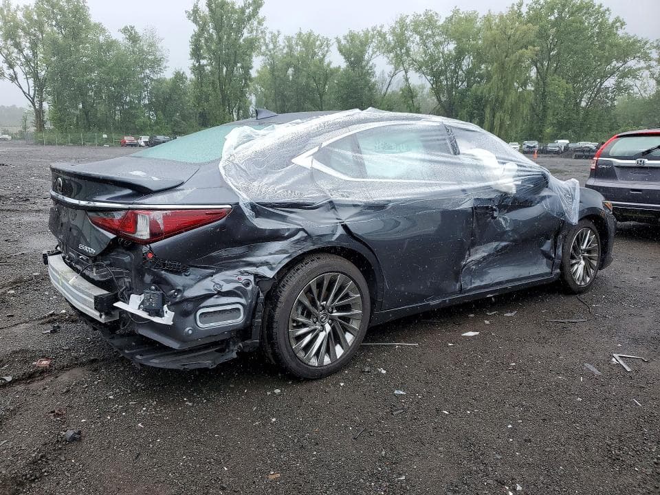2025 LEXUS ES 300H ULTRA LUXURY 3