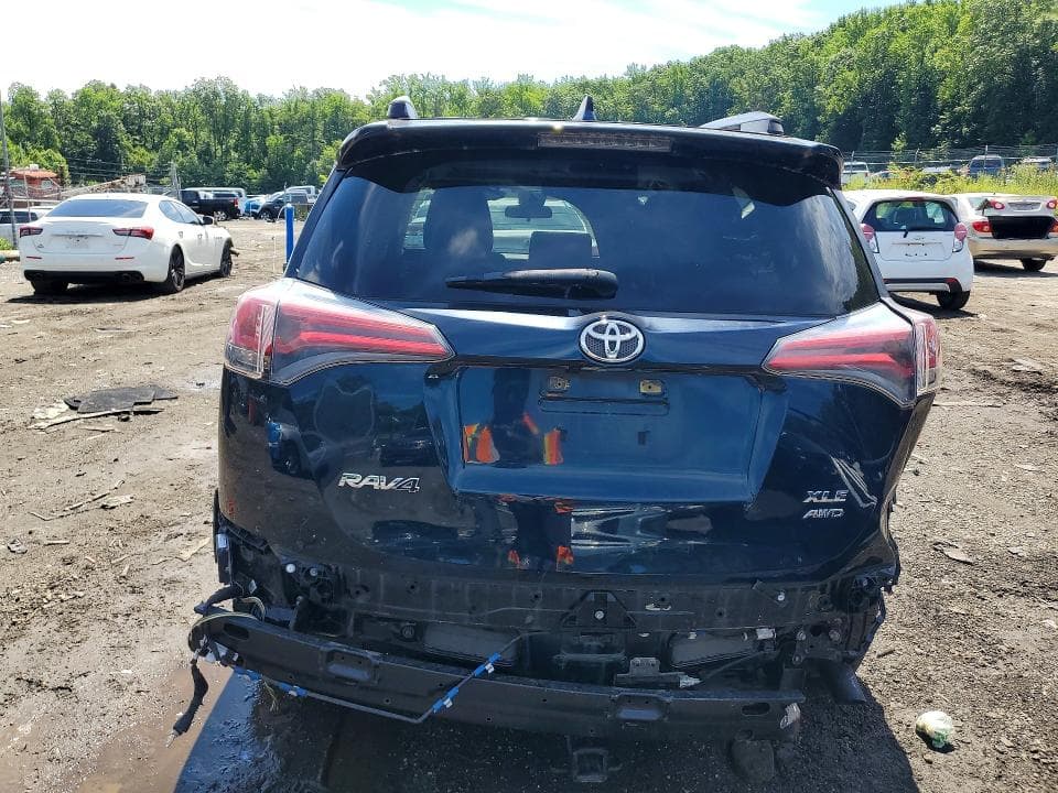 2018 TOYOTA RAV4 XLE 6