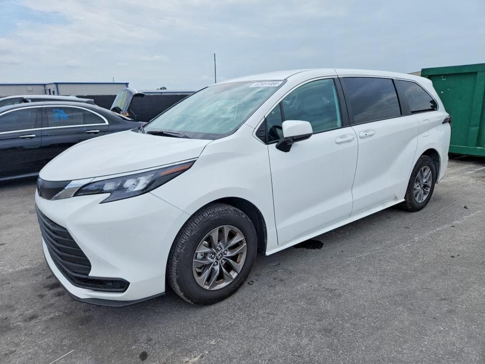2026 TOYOTA SIENNA LE - 1