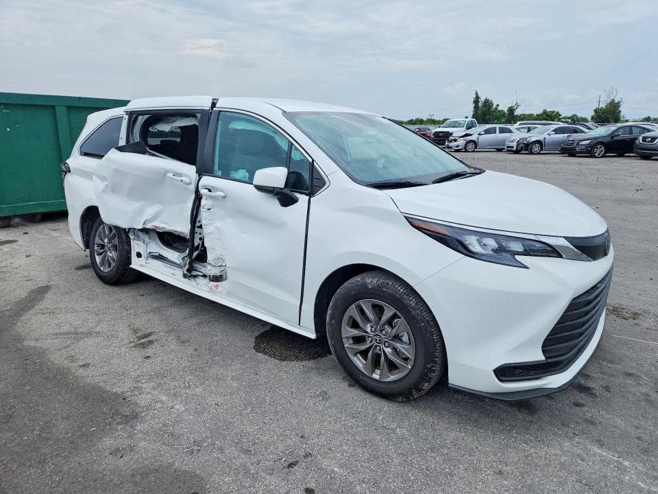 2026 TOYOTA SIENNA LE 4