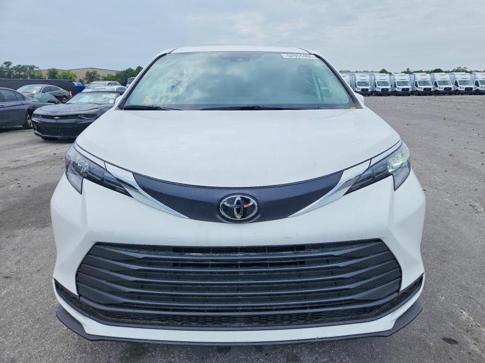 2026 TOYOTA SIENNA LE 5
