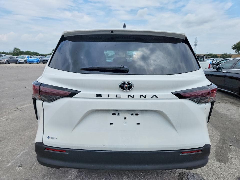 2026 TOYOTA SIENNA LE 6