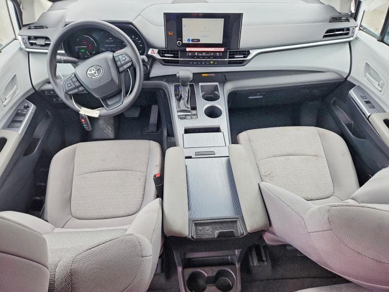 2026 TOYOTA SIENNA LE 8