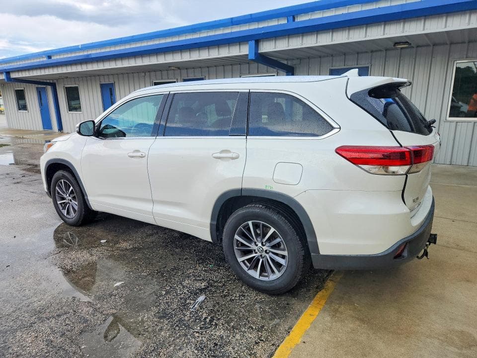 2018 TOYOTA HIGHLANDER XLE 2