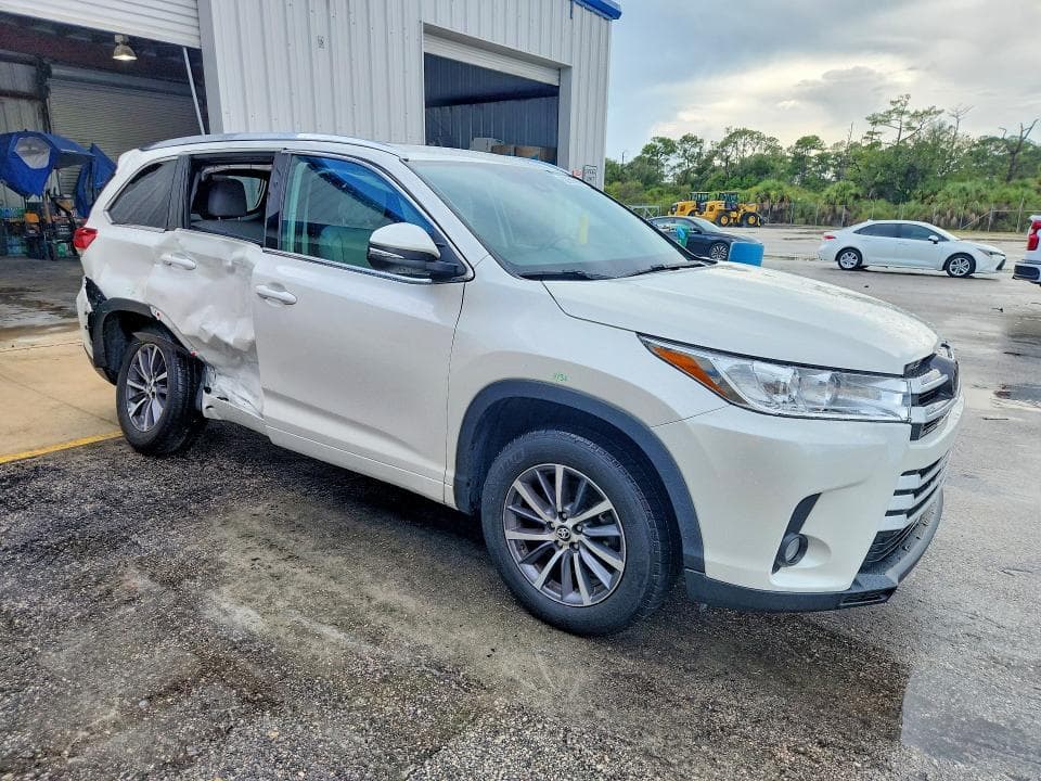 2018 TOYOTA HIGHLANDER XLE 4