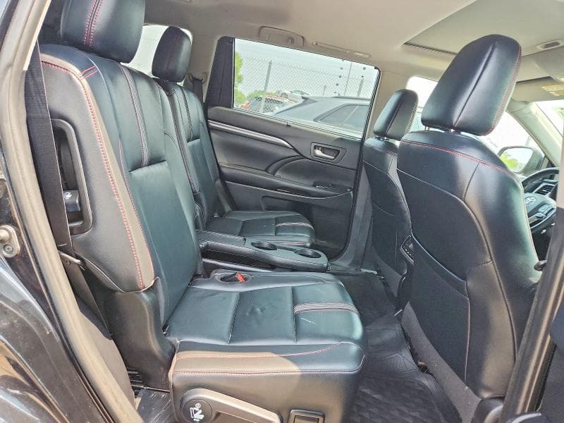 2019 TOYOTA HIGHLANDER SE 11