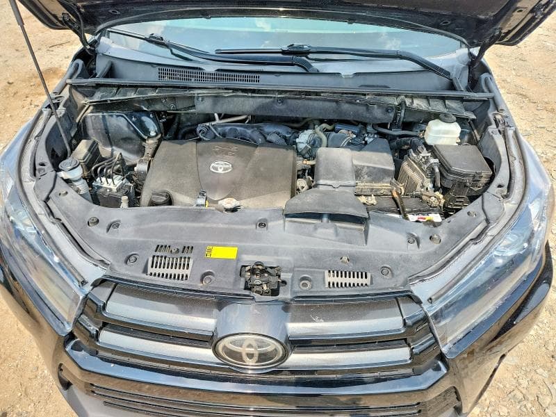 2019 TOYOTA HIGHLANDER SE 12