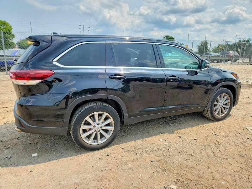 2019 TOYOTA HIGHLANDER SE 3