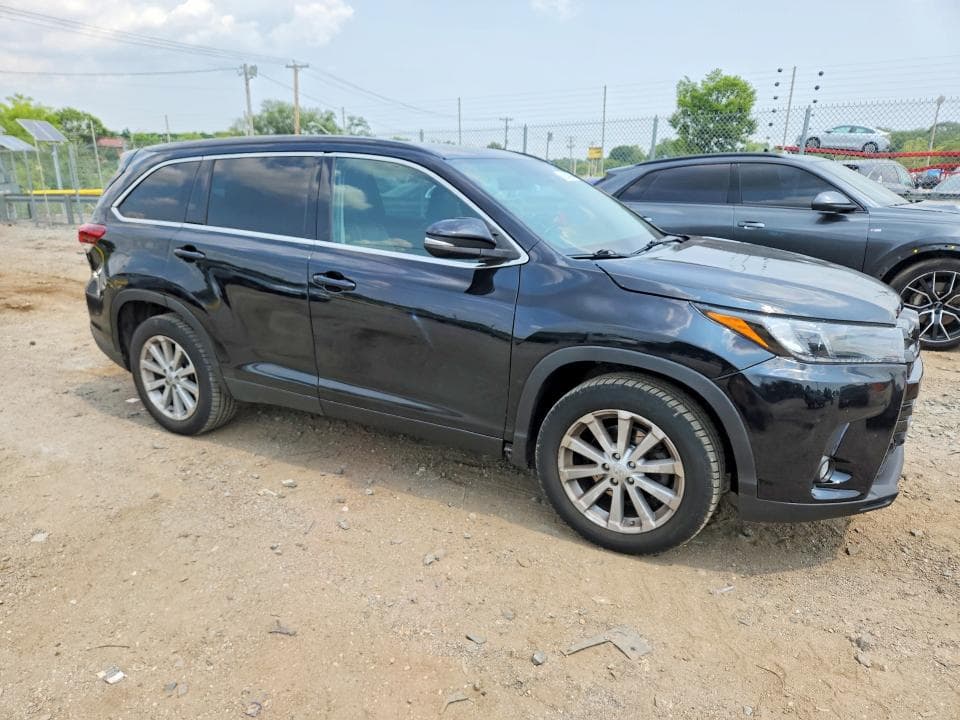 2019 TOYOTA HIGHLANDER SE 4