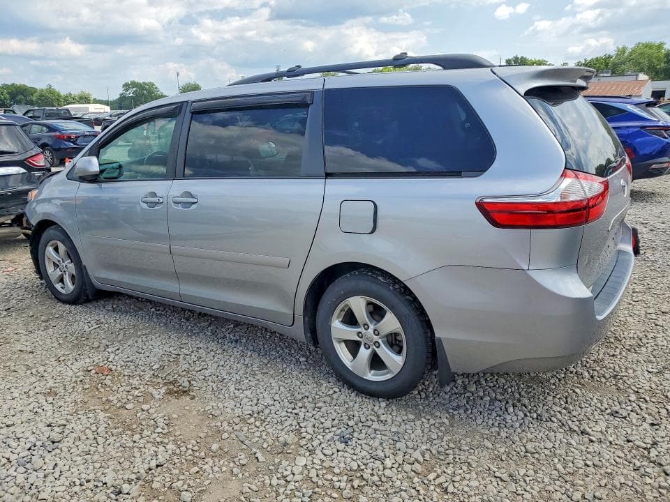 2017 TOYOTA SIENNA LE 2