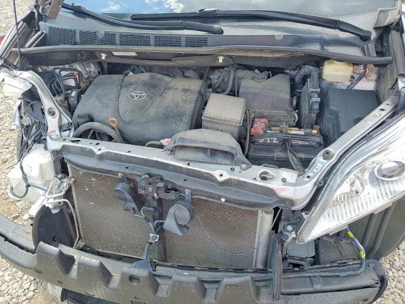 2017 TOYOTA SIENNA LE 12