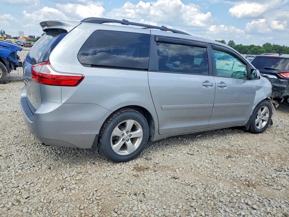 2017 TOYOTA SIENNA LE 3