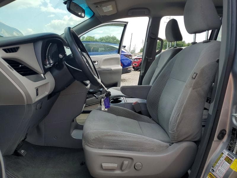 2017 TOYOTA SIENNA LE 7