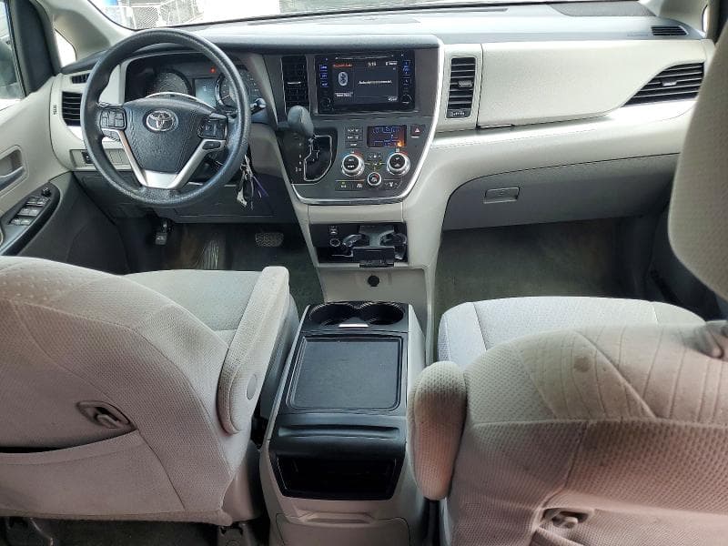 2017 TOYOTA SIENNA LE 8