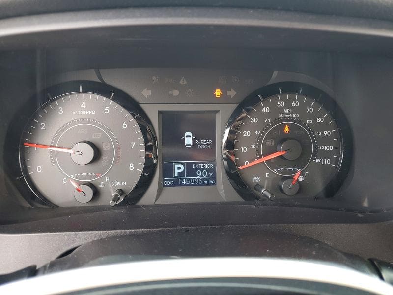 2017 TOYOTA SIENNA LE 9