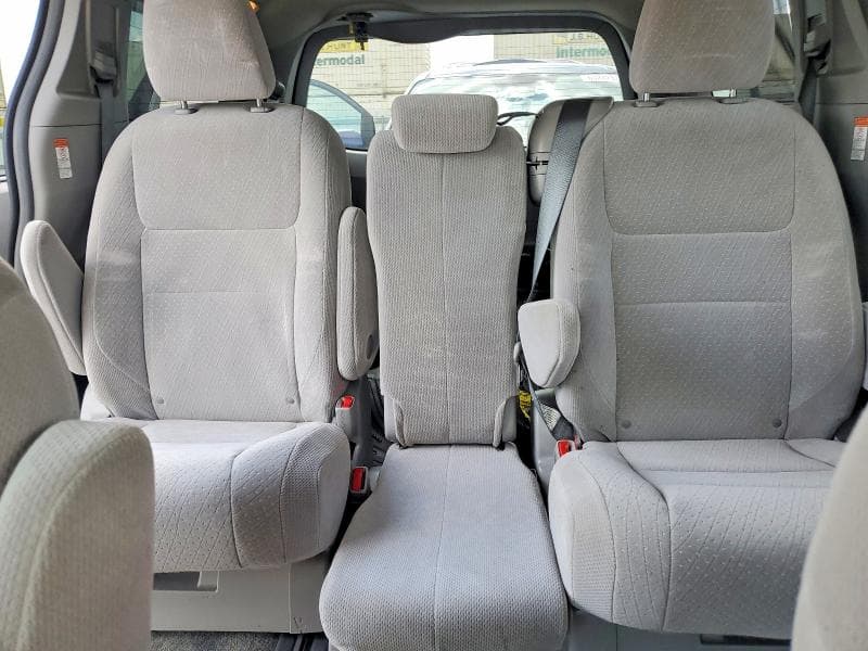 2017 TOYOTA SIENNA LE 10