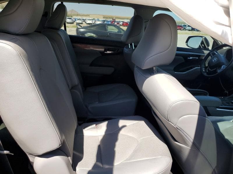 2022 TOYOTA HIGHLANDER PLATINUM 10