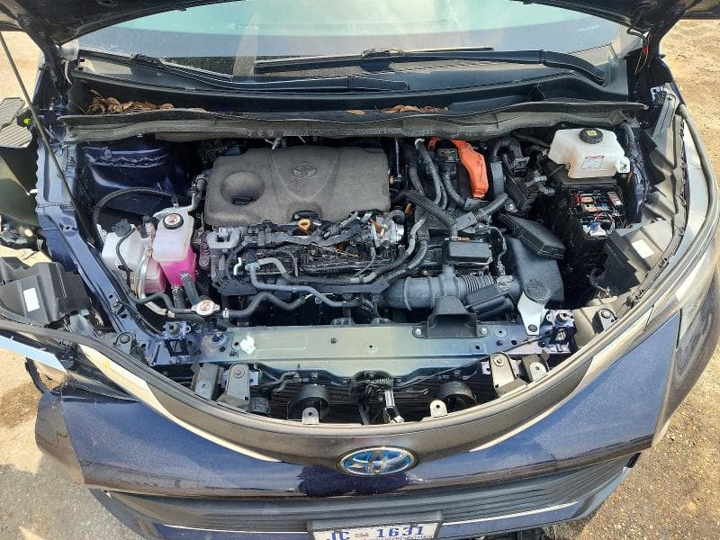 2023 TOYOTA SIENNA XLE 12