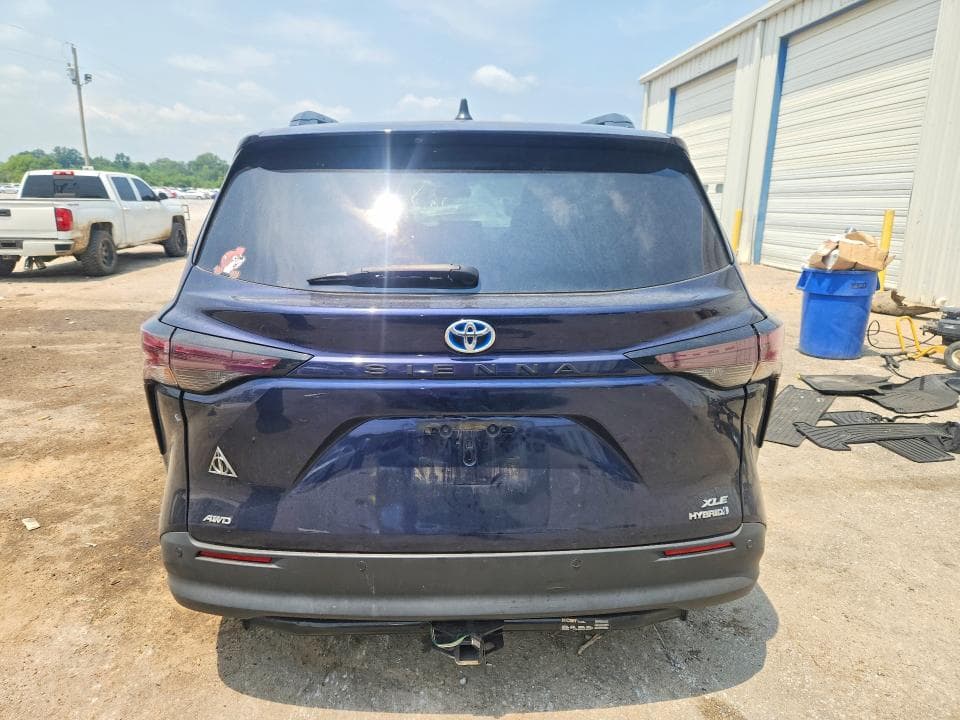 2023 TOYOTA SIENNA XLE 6