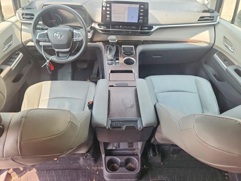 2023 TOYOTA SIENNA XLE 8