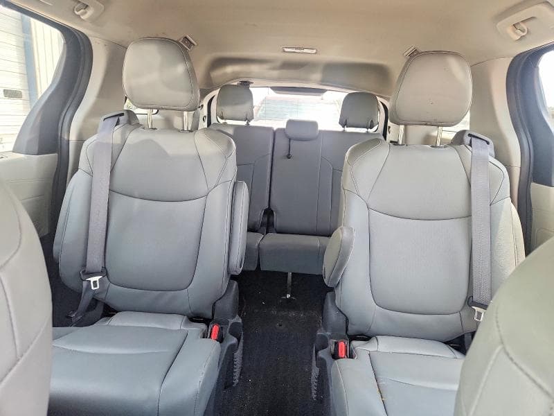 2023 TOYOTA SIENNA XLE 10
