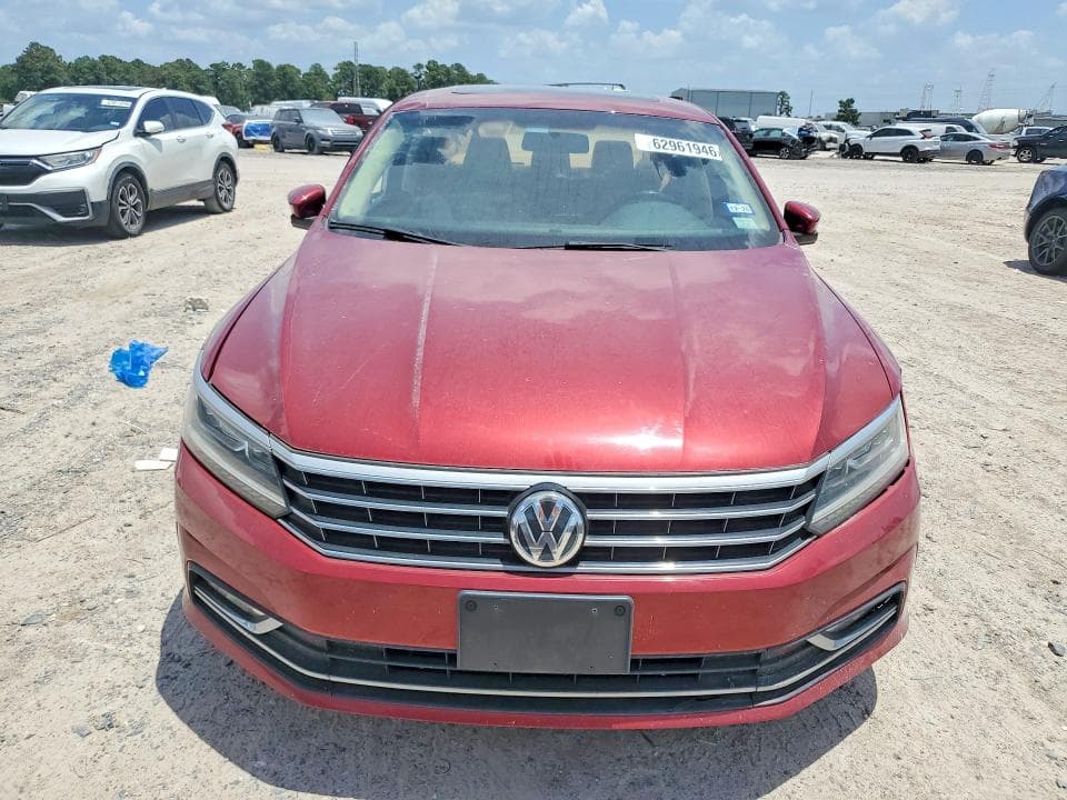 2018 VOLKSWAGEN PASSAT SE 5