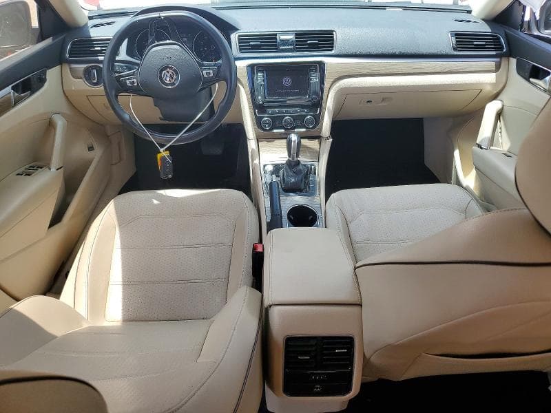 2018 VOLKSWAGEN PASSAT SE 8