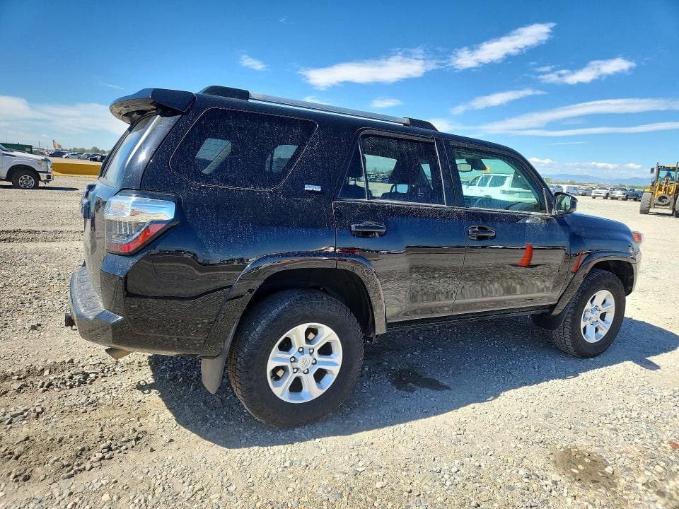 2022 TOYOTA 4RUNNER SR5 3