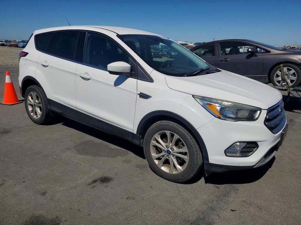2017 FORD ESCAPE SE 4