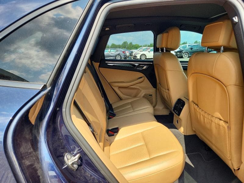 2018 PORSCHE MACAN 11
