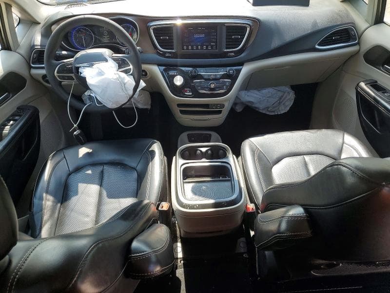 2020 CHRYSLER VOYAGER LXI 8