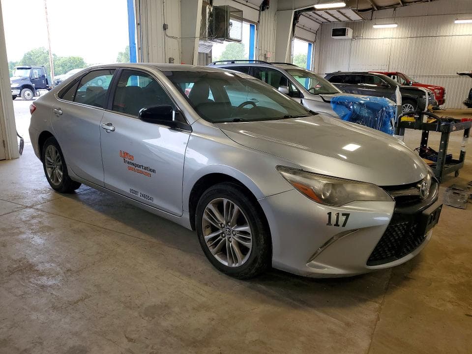 2017 TOYOTA CAMRY SE 4