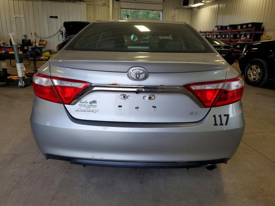 2017 TOYOTA CAMRY SE 6